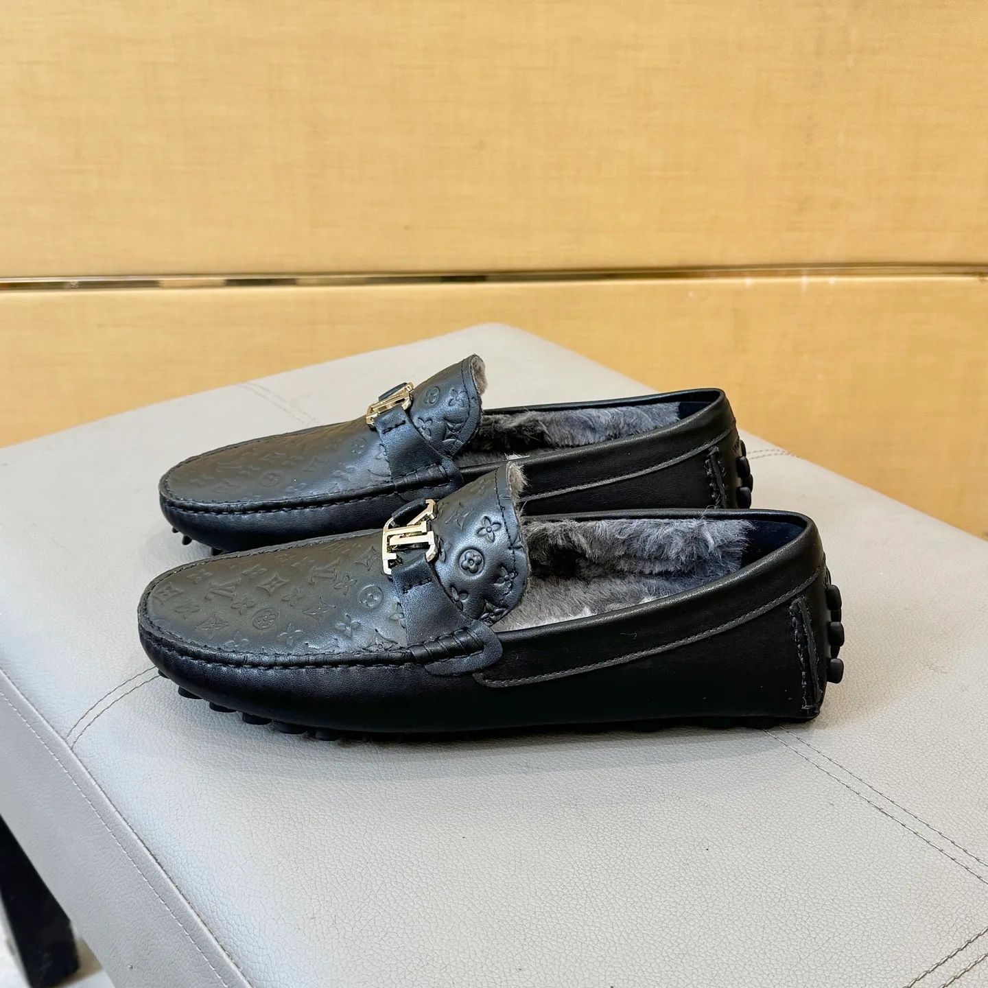 Factory price: 460💰 [LV] Autumn and winter style fur integrated 2025 men's beanie shoes (market top version) first layer cowhide ➕ real wool lining original packaging. Size: 38-45